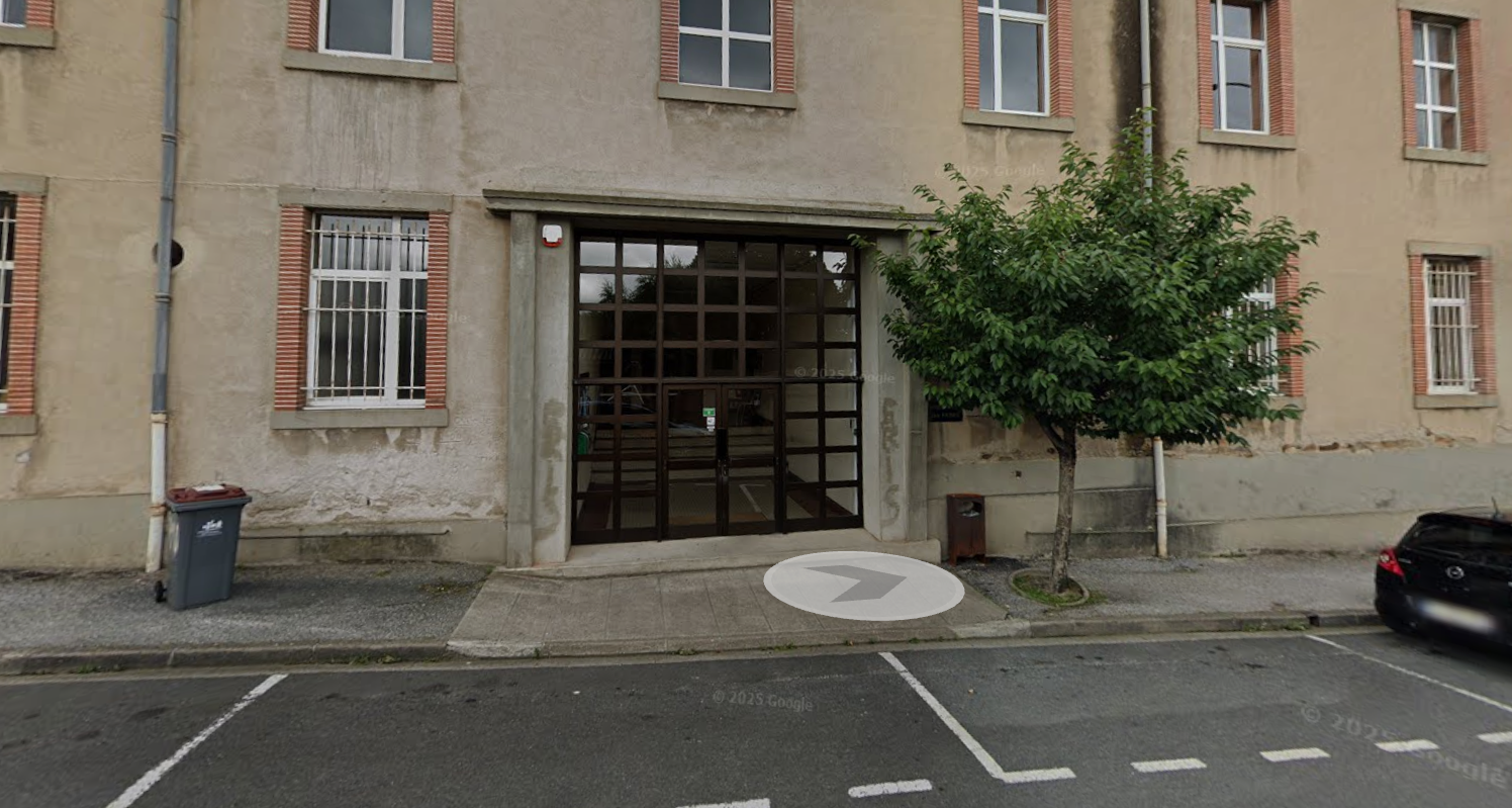Entrée du gymnase de Mazamet, 1 Bd Albert 1er